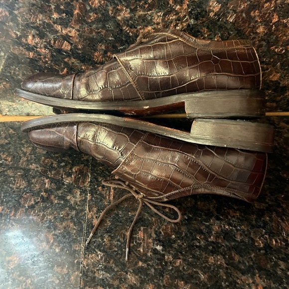 Italian leather dress shoes alligator embossed 9